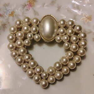 Vintage 80s Statement Faux Pearl Gold Tone & Cream Heart Brooch